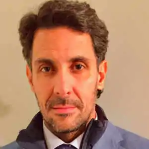 Luis-Esparragoza Especialista en Cirugía Ortopédica y Traumatología