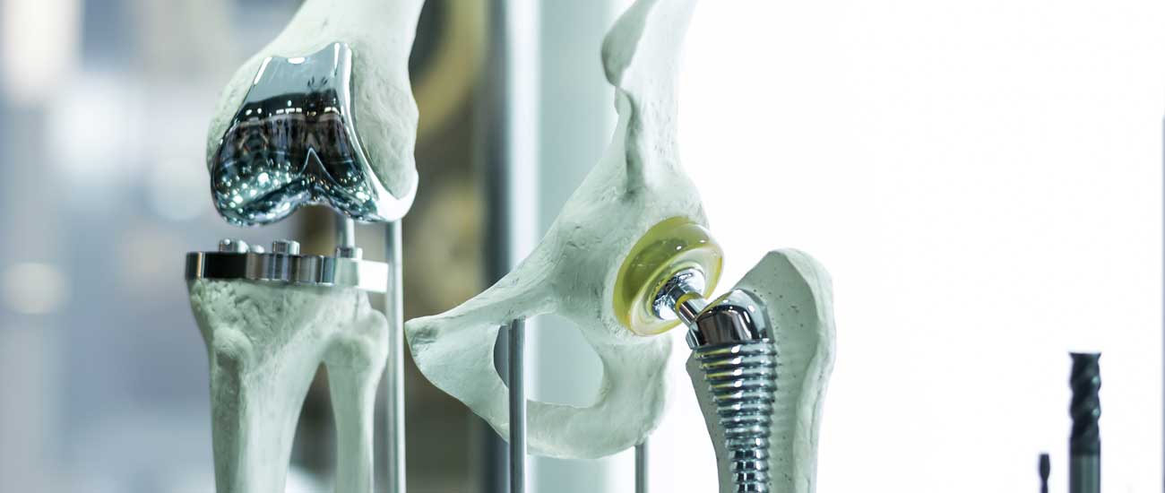 Especialista en cirugía de prótesis de cadera y rodilla Especialista en cirugía de prótesis de cadera y rodilla