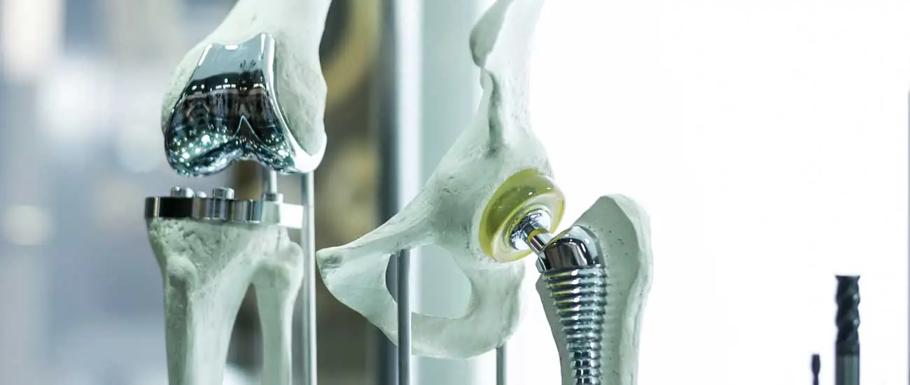 Especialista en cirugía de prótesis de cadera y rodilla Especialista en cirugía de prótesis de cadera y rodilla